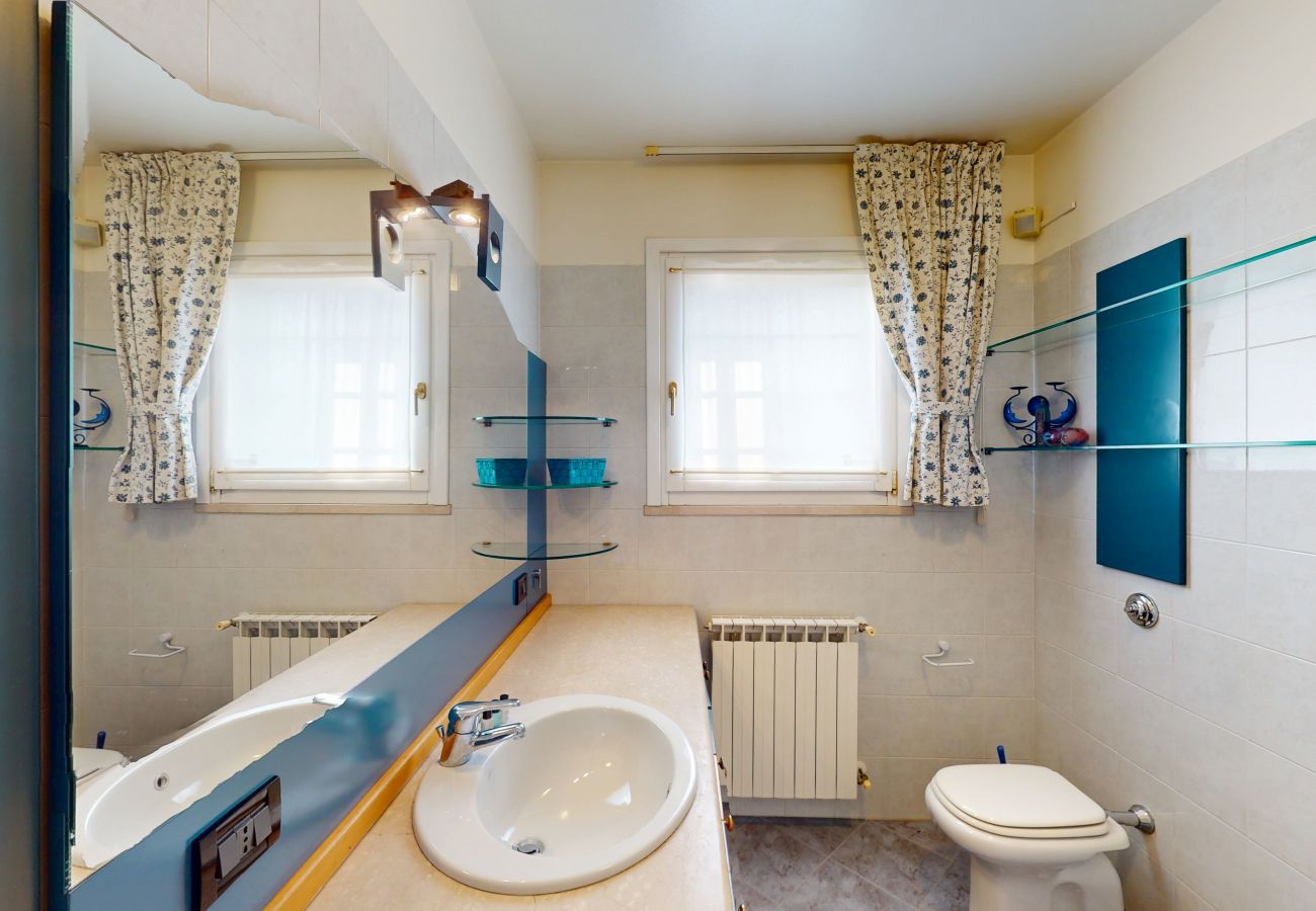 Apartment in Manerba del Garda - Appartamento Gloria by Bookinggardalake