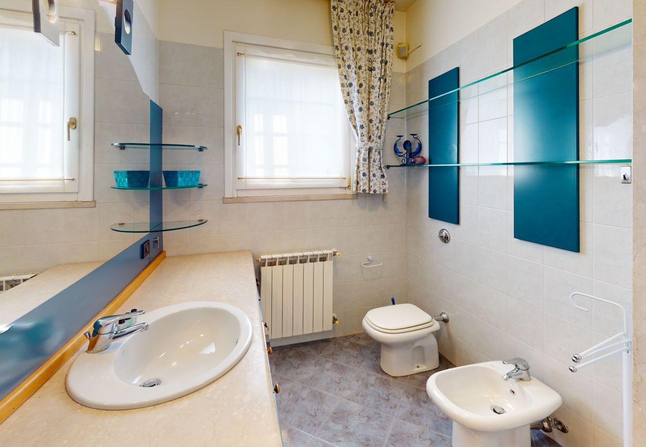 Apartment in Manerba del Garda - Appartamento Gloria by Bookinggardalake