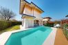 Villa in Manerba del Garda - Villa Dolcevita piscina privata by Bookinggardal