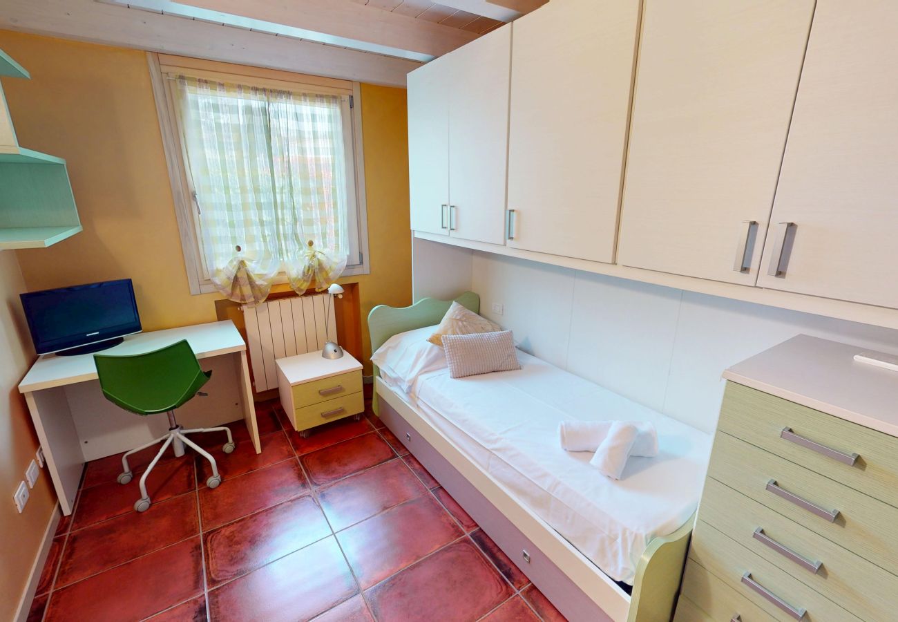 Chalet in Manerba del Garda - Maison Belvedere free wi-fi By Bookinggardalake