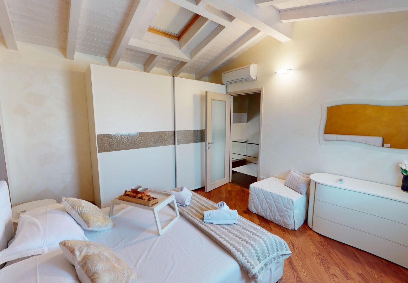 Chalet in Manerba del Garda - Maison Belvedere free wi-fi By Bookinggardalake