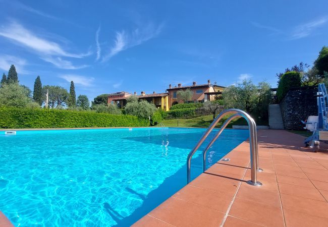 Apartment in San Felice del Benaco - Garda View romantic apt with pool by Bookinggardal