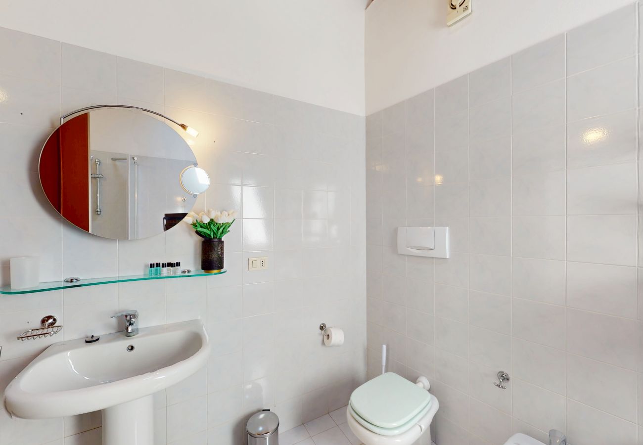 Apartment in San Felice del Benaco - Garda View romantic apt with pool by Bookinggardal