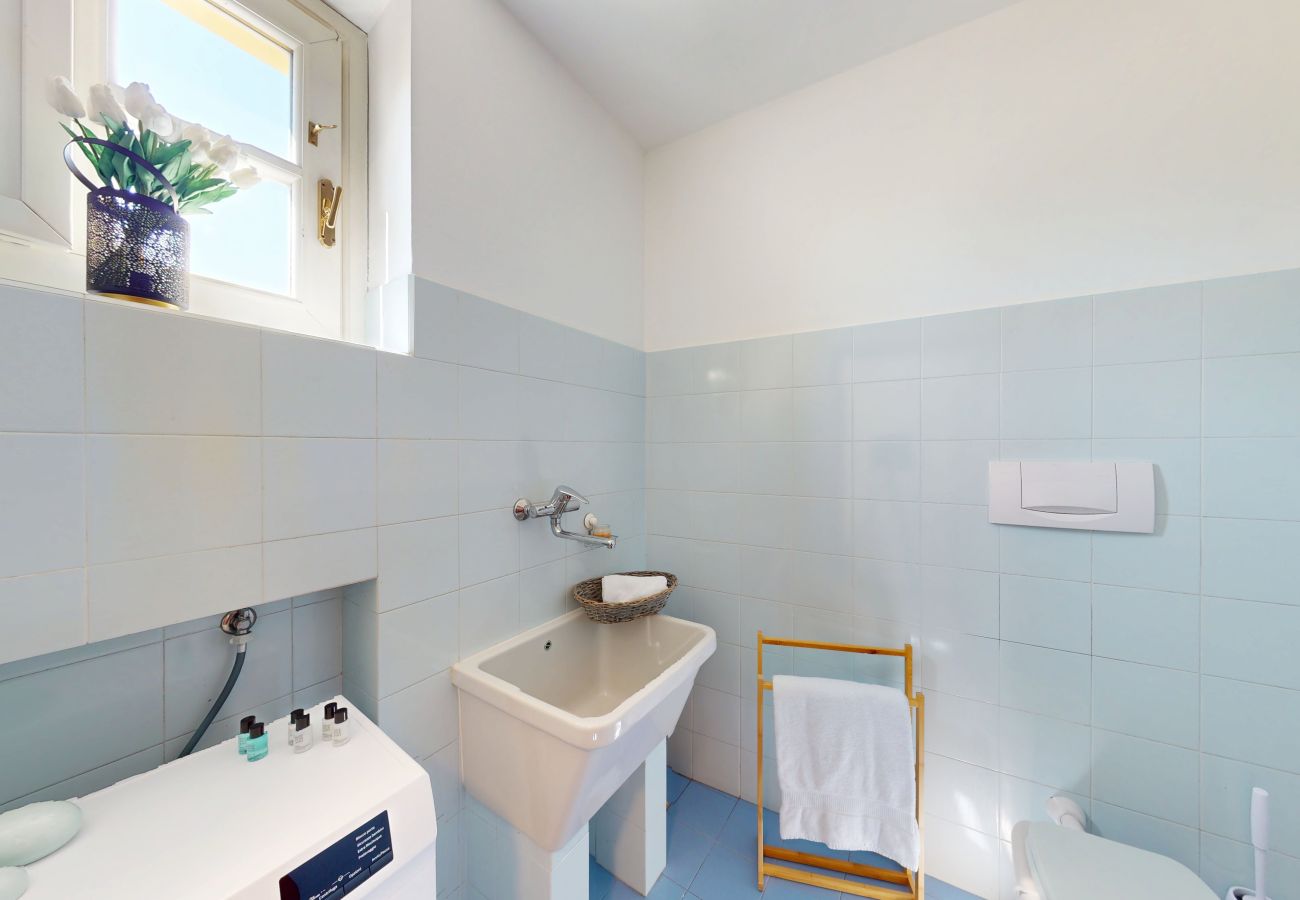 Apartment in San Felice del Benaco - Garda View romantic apt with pool by Bookinggardal