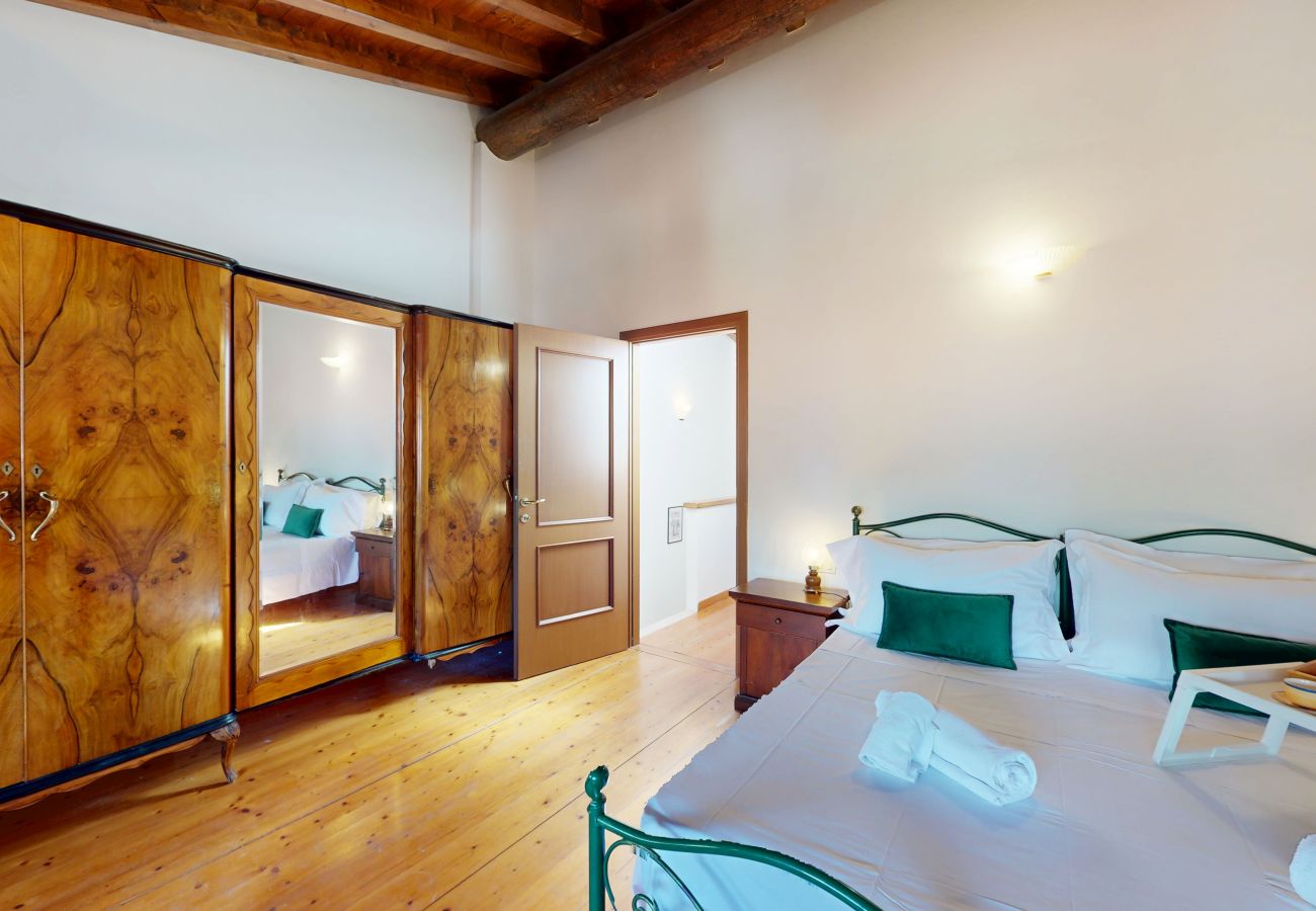 Apartment in San Felice del Benaco - Garda View romantic apt with pool by Bookinggardal