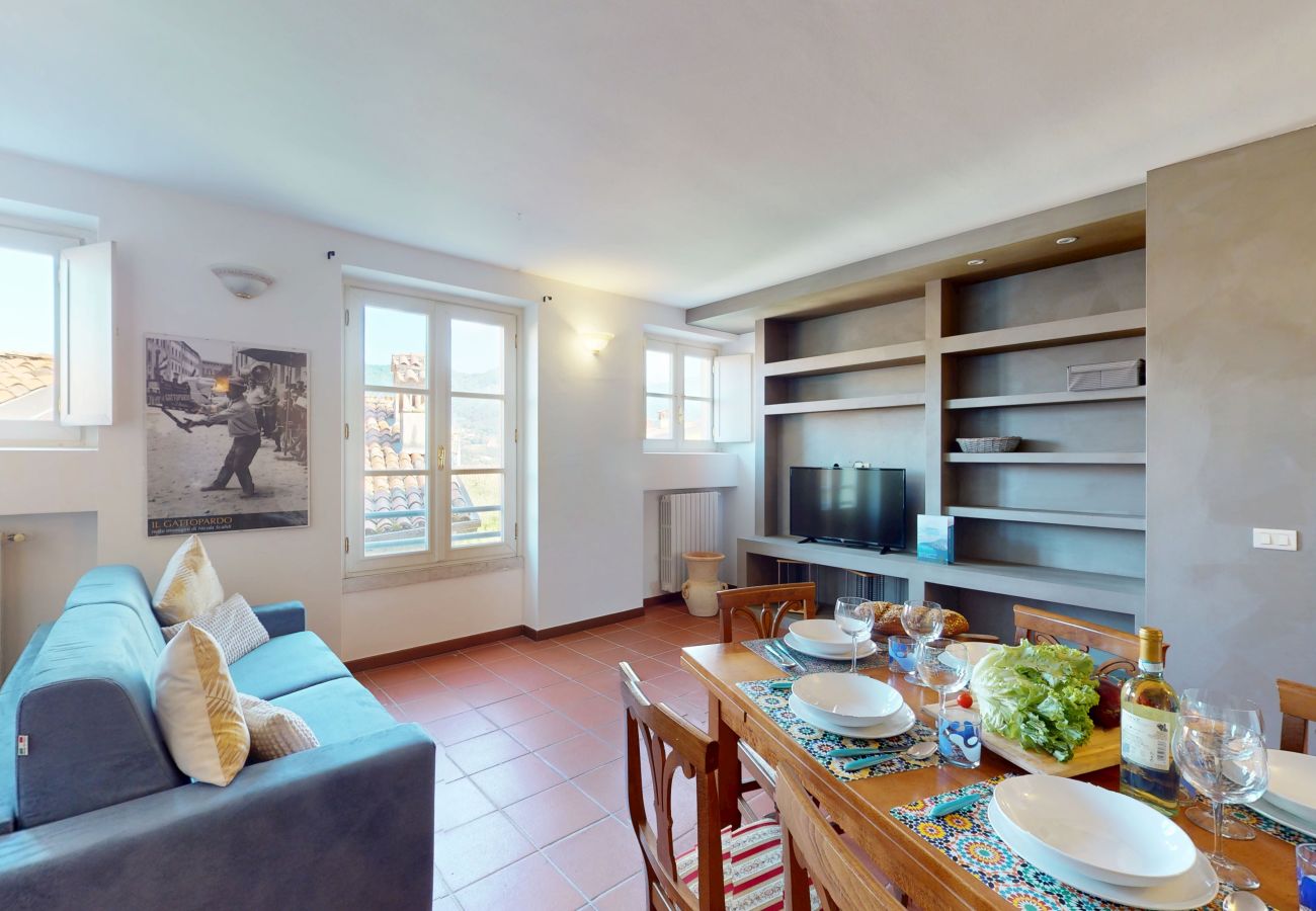 Apartment in San Felice del Benaco - Garda View romantic apt with pool by Bookinggardal