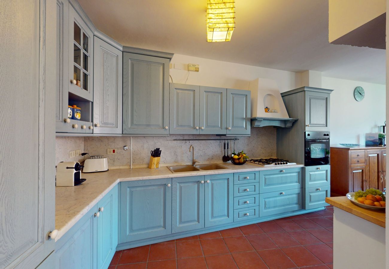 Apartment in San Felice del Benaco - Garda View romantic apt with pool by Bookinggardal