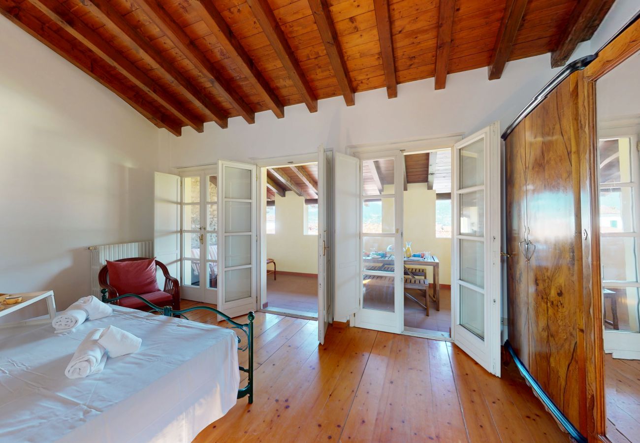 Apartment in San Felice del Benaco - Garda View romantic apt with pool by Bookinggardal