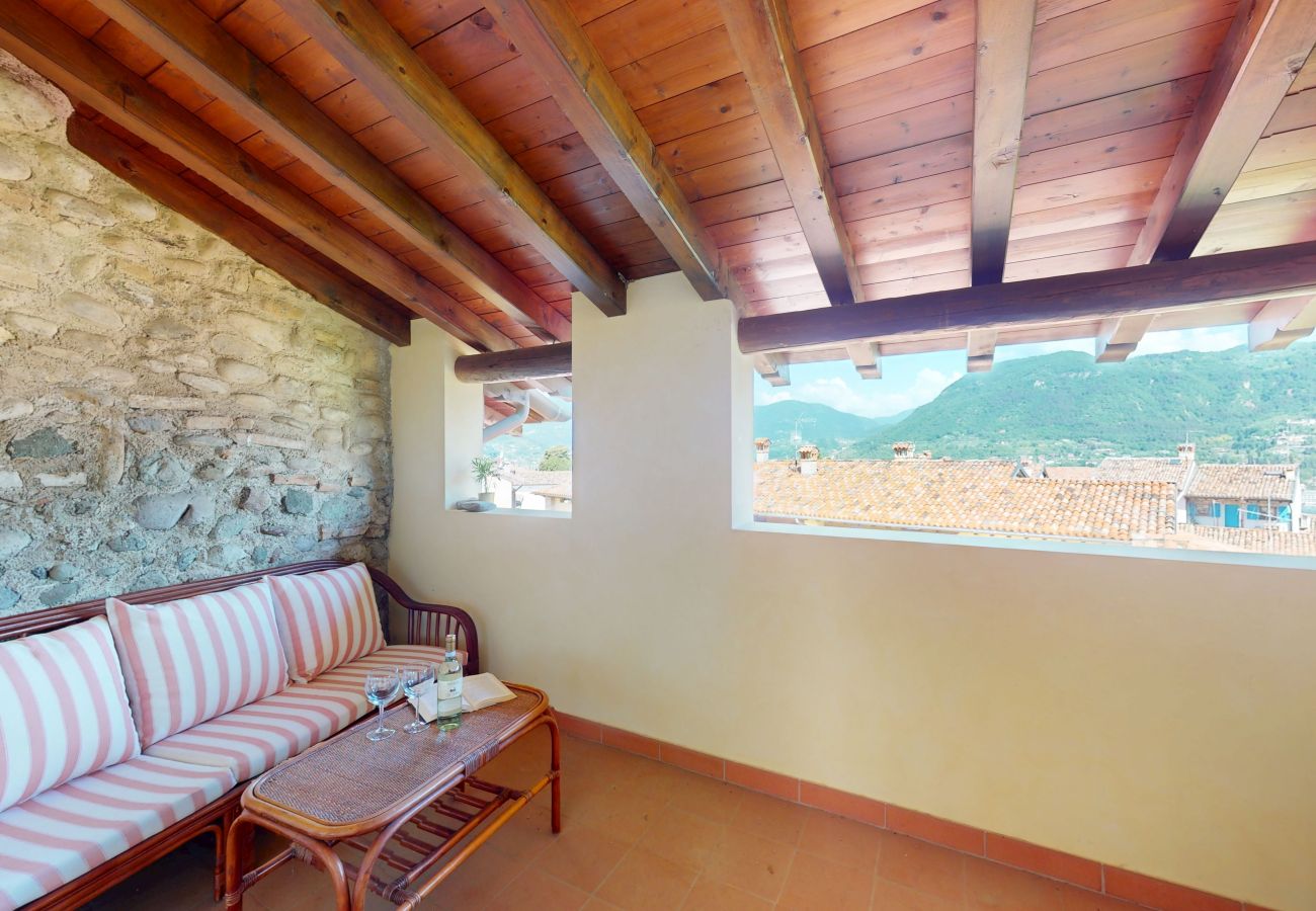 Apartment in San Felice del Benaco - Garda View romantic apt with pool by Bookinggardal