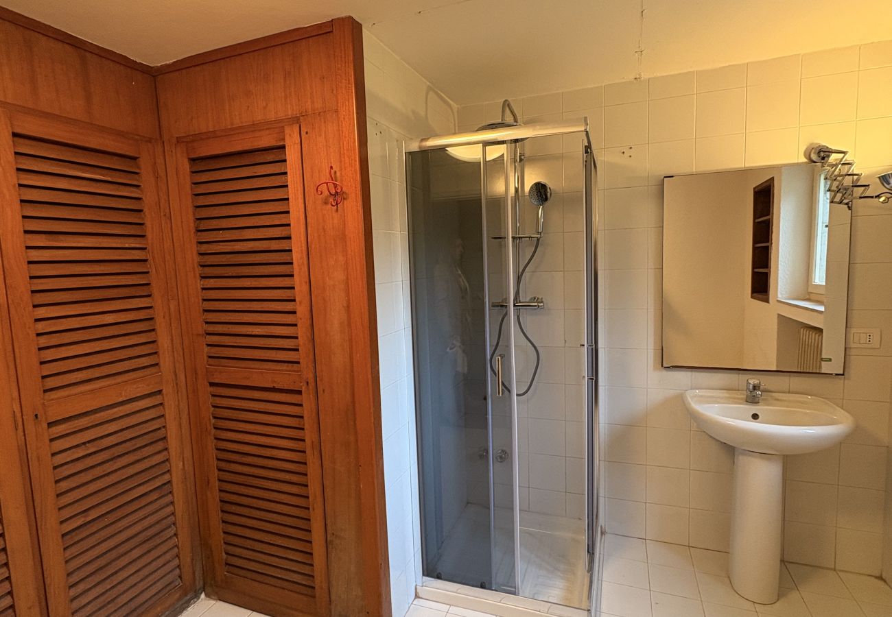 Villa in Manerba del Garda - Villa beach front 7 Bello  by Bookinggardalake