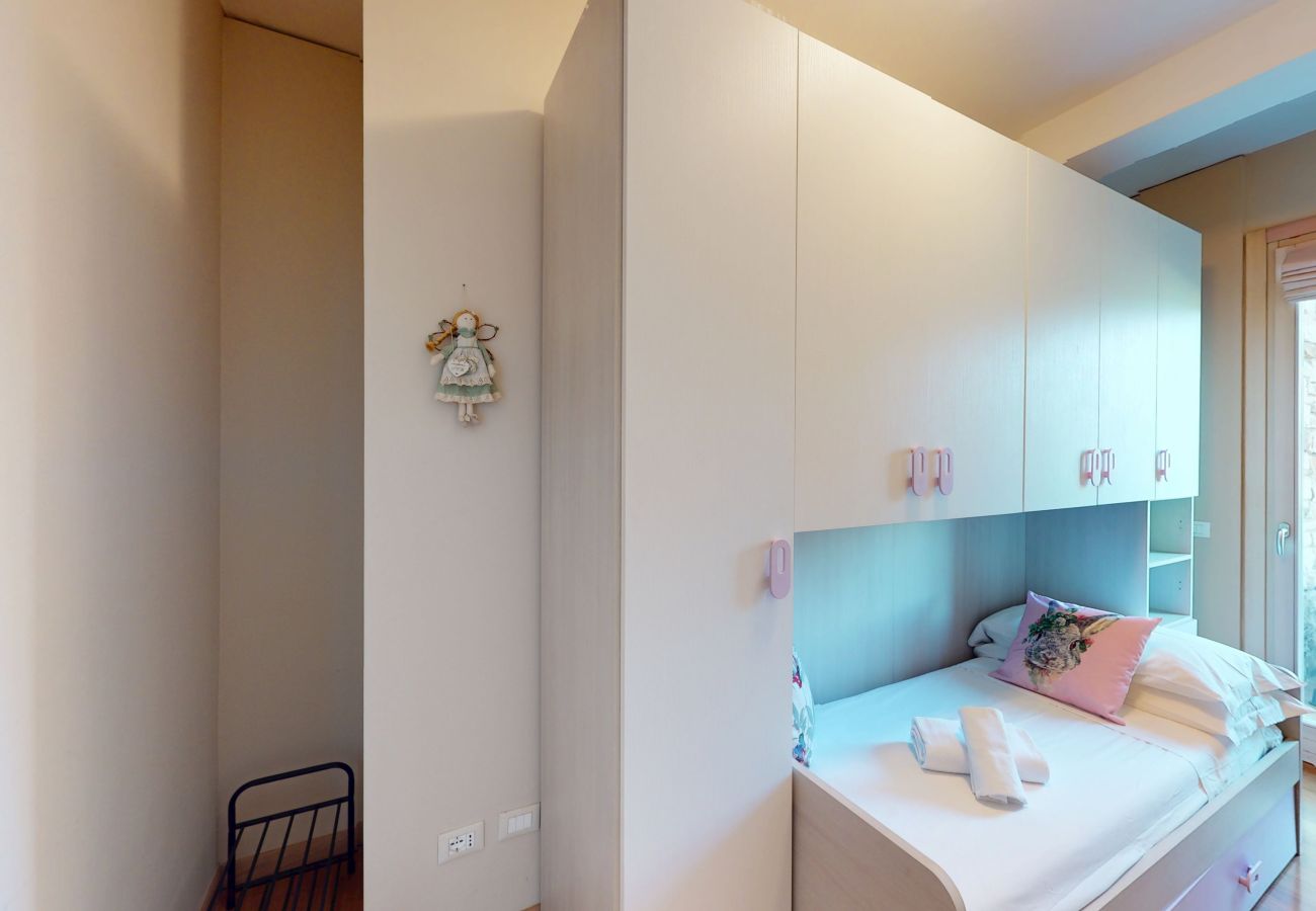 Apartment in Moniga del Garda - Horizon luxury lake view by Bookinggardalake