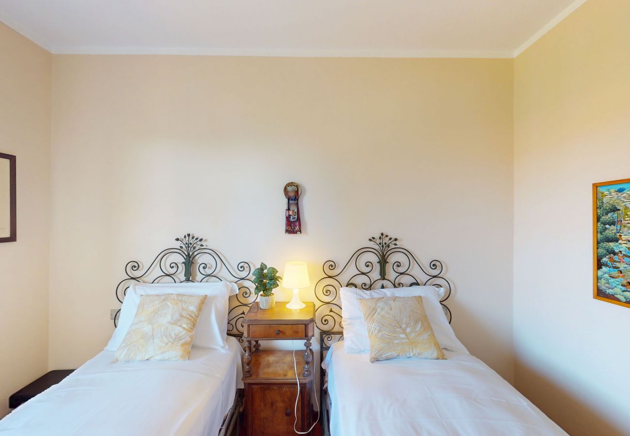Villa in Sirmione - Villa Valentine Lakeside by Bookinggard