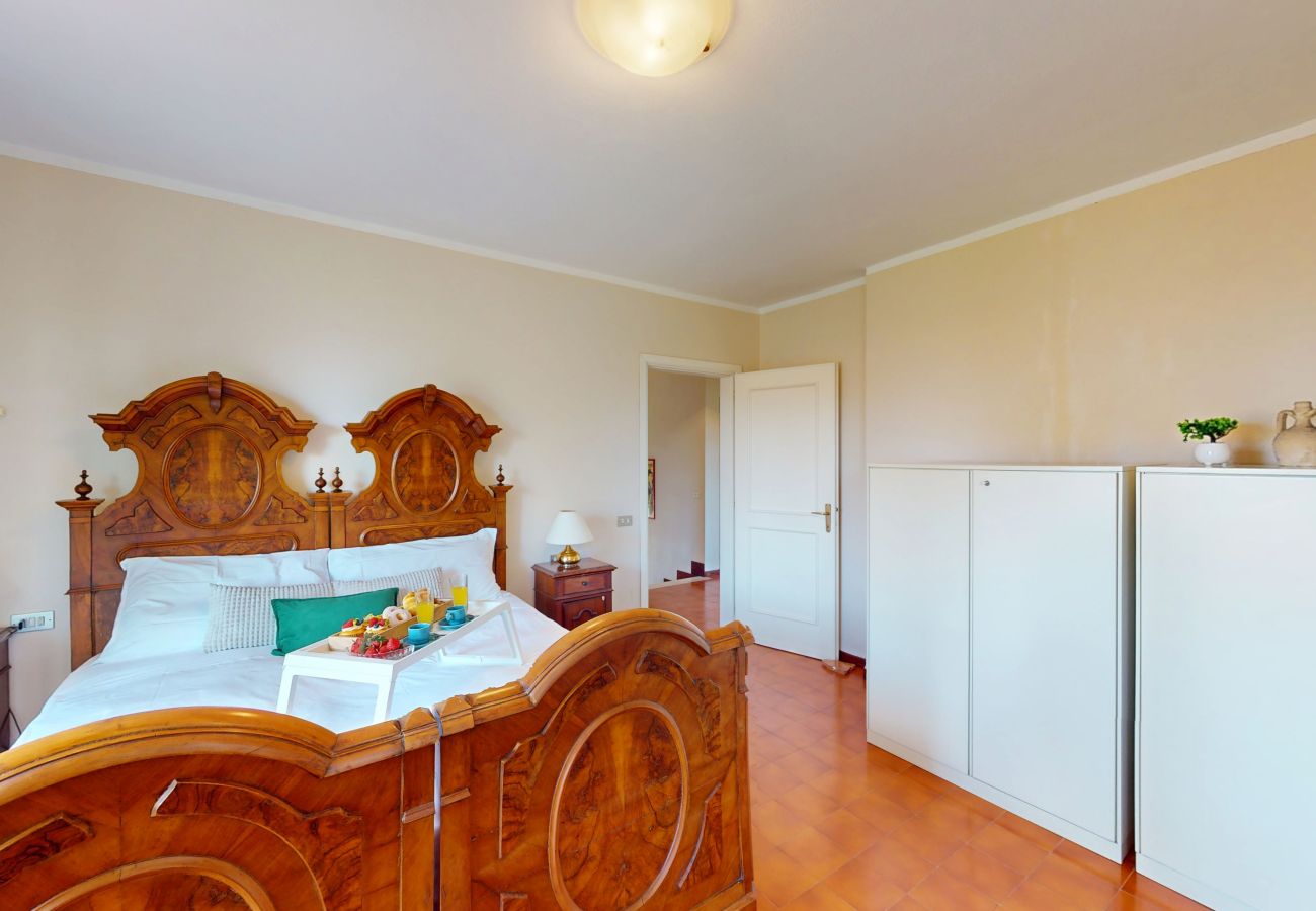 Villa in Sirmione - Villa Valentine Lakeside by Bookinggard