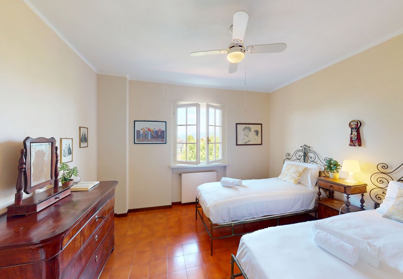 Villa in Sirmione - Villa Valentine Lakeside by Bookinggard