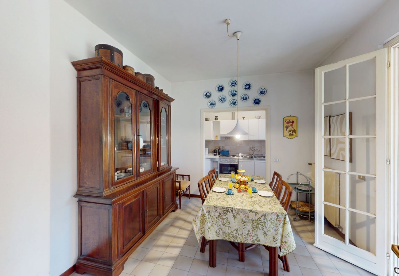 Villa in Sirmione - Villa Valentine Lakeside by Bookinggard