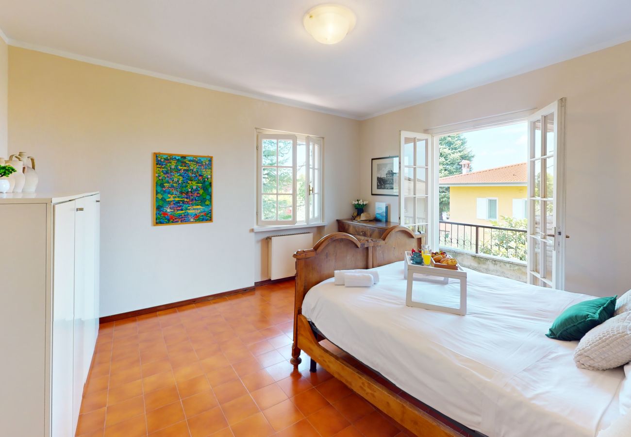 Villa in Sirmione - Villa Valentine Lakeside by Bookinggard