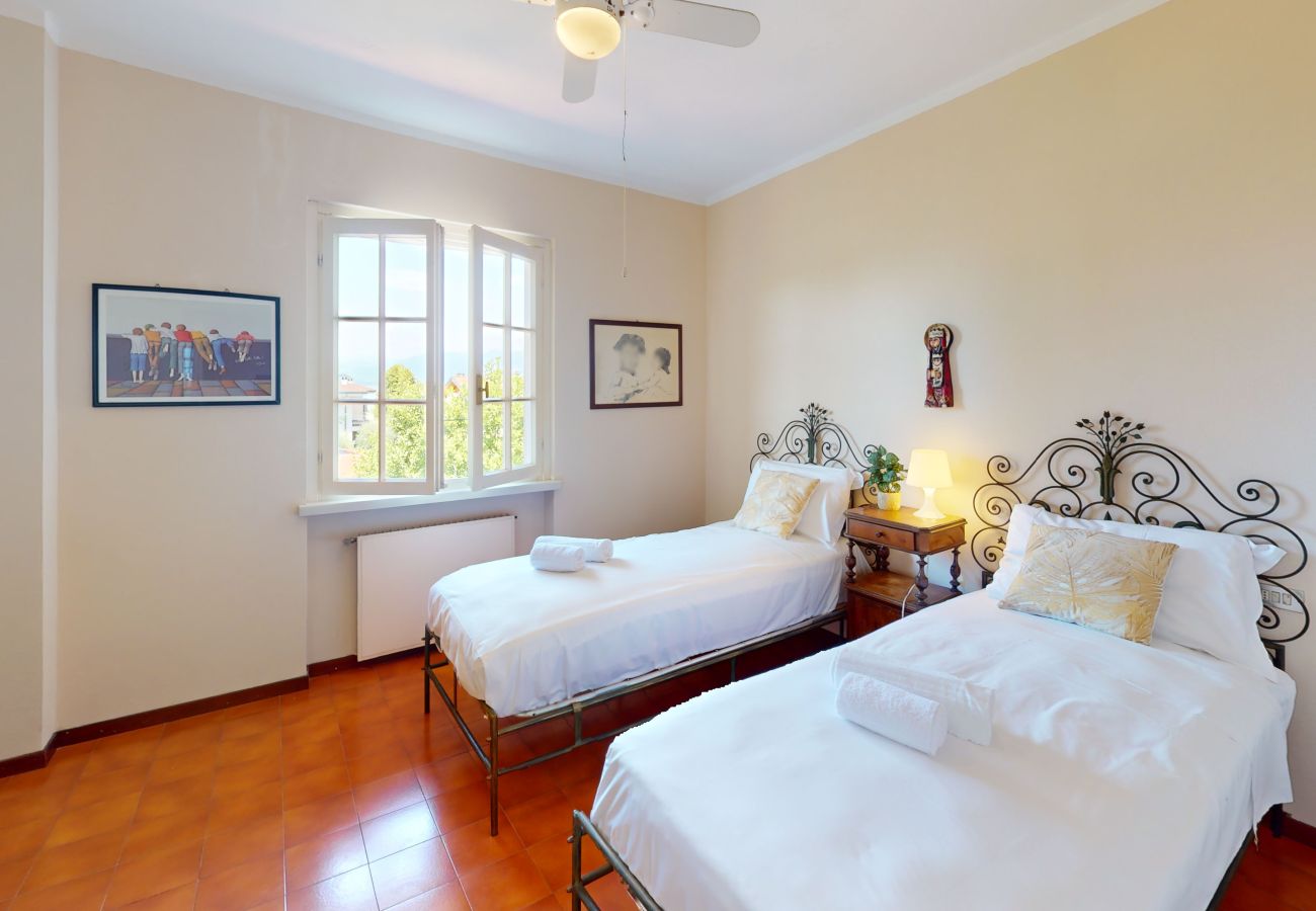 Villa in Sirmione - Villa Valentine Lakeside by Bookinggard