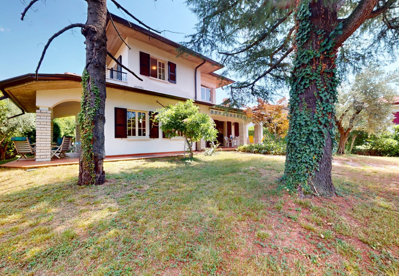 Villa in Sirmione - Villa Valentine Lakeside by Bookinggard
