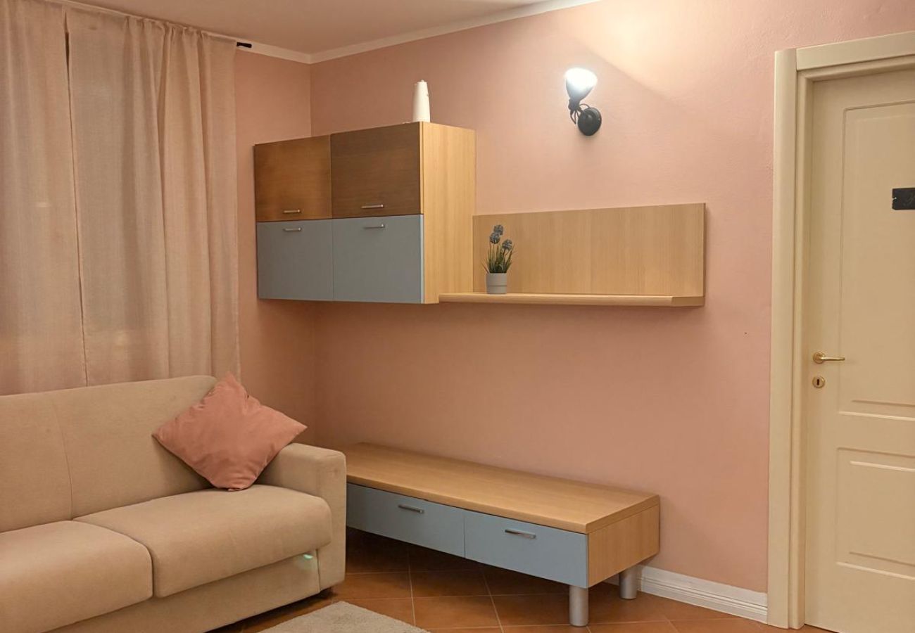 Apartment in Manerba del Garda - Borgo Torchio F1 By Bookinggardalake