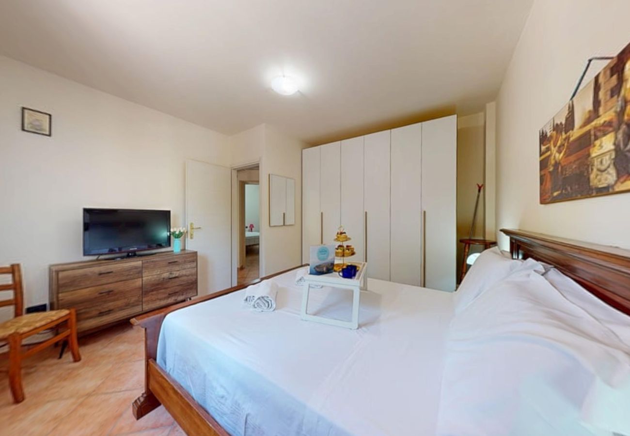 Apartment in Manerba del Garda - Spiaggia Apartment by Booking Garda Lake