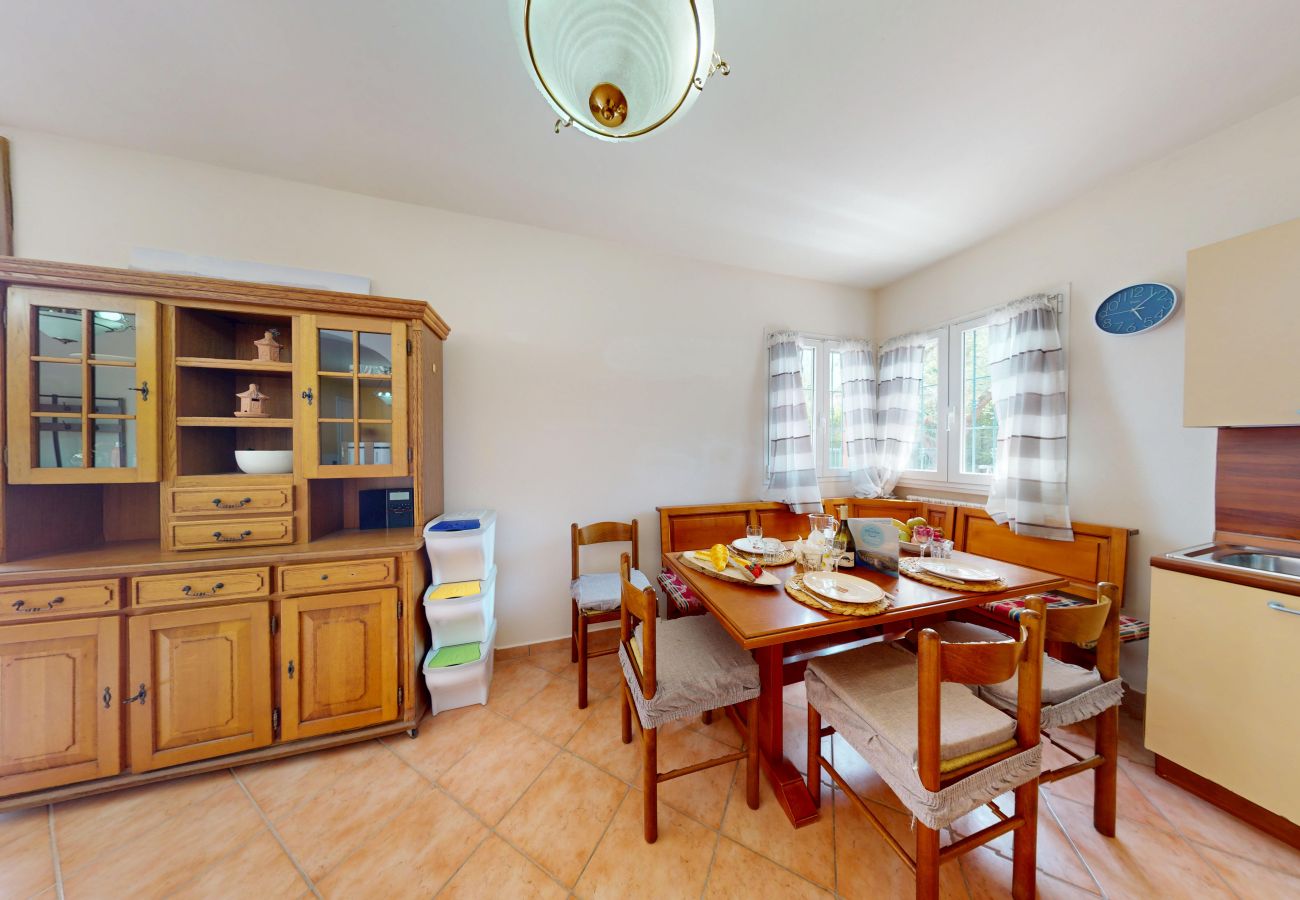 Apartment in Manerba del Garda - Spiaggia Apartment by Booking Garda Lake