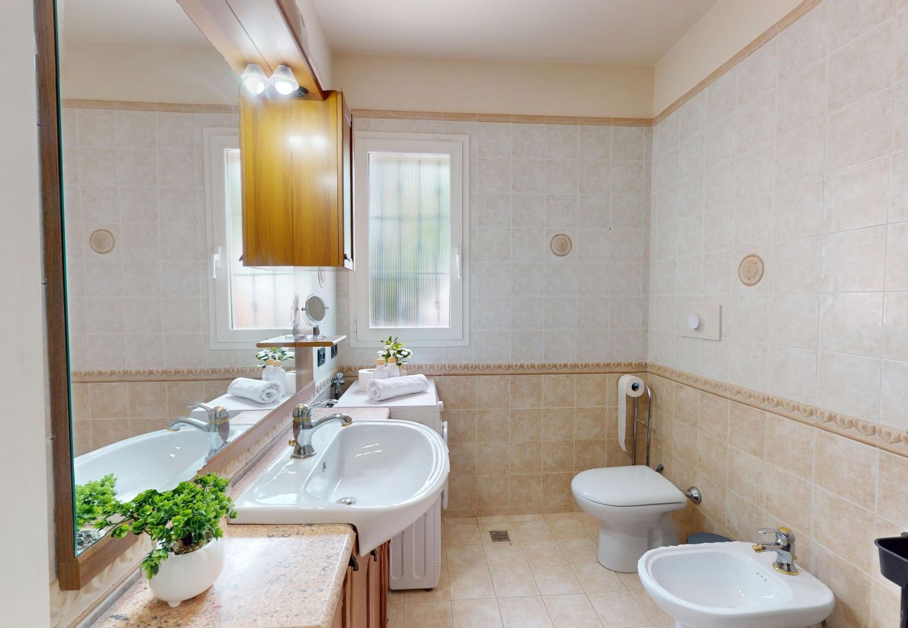 Apartment in Manerba del Garda - Spiaggia Apartment by Booking Garda Lake