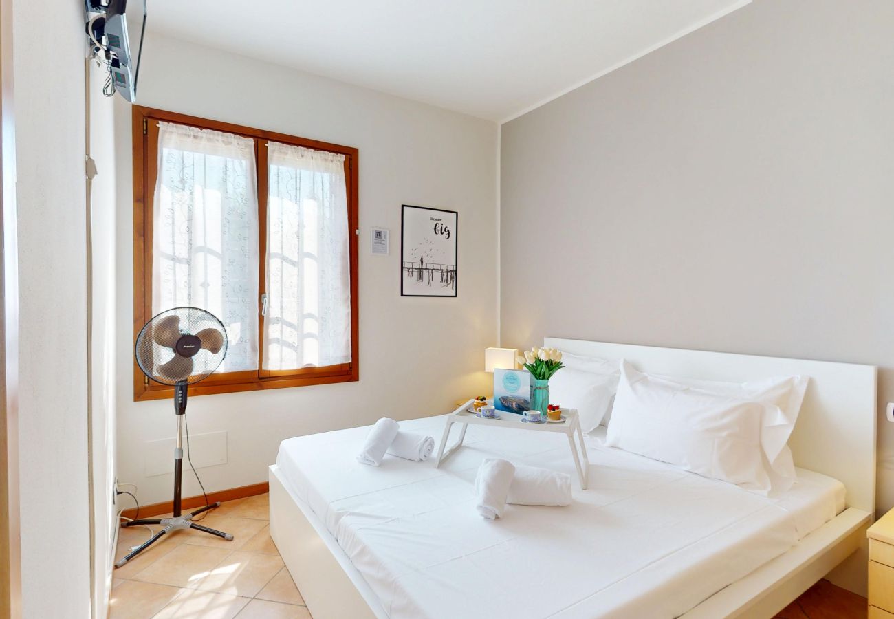 Villa in Manerba del Garda - Villa Dolce Riva Lake Escape by bookinggardalake