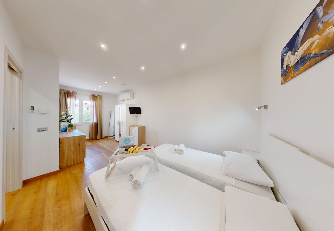 Apartment in Puegnago sul Garda - Garda Hub Retreat by Booking Garda Lake