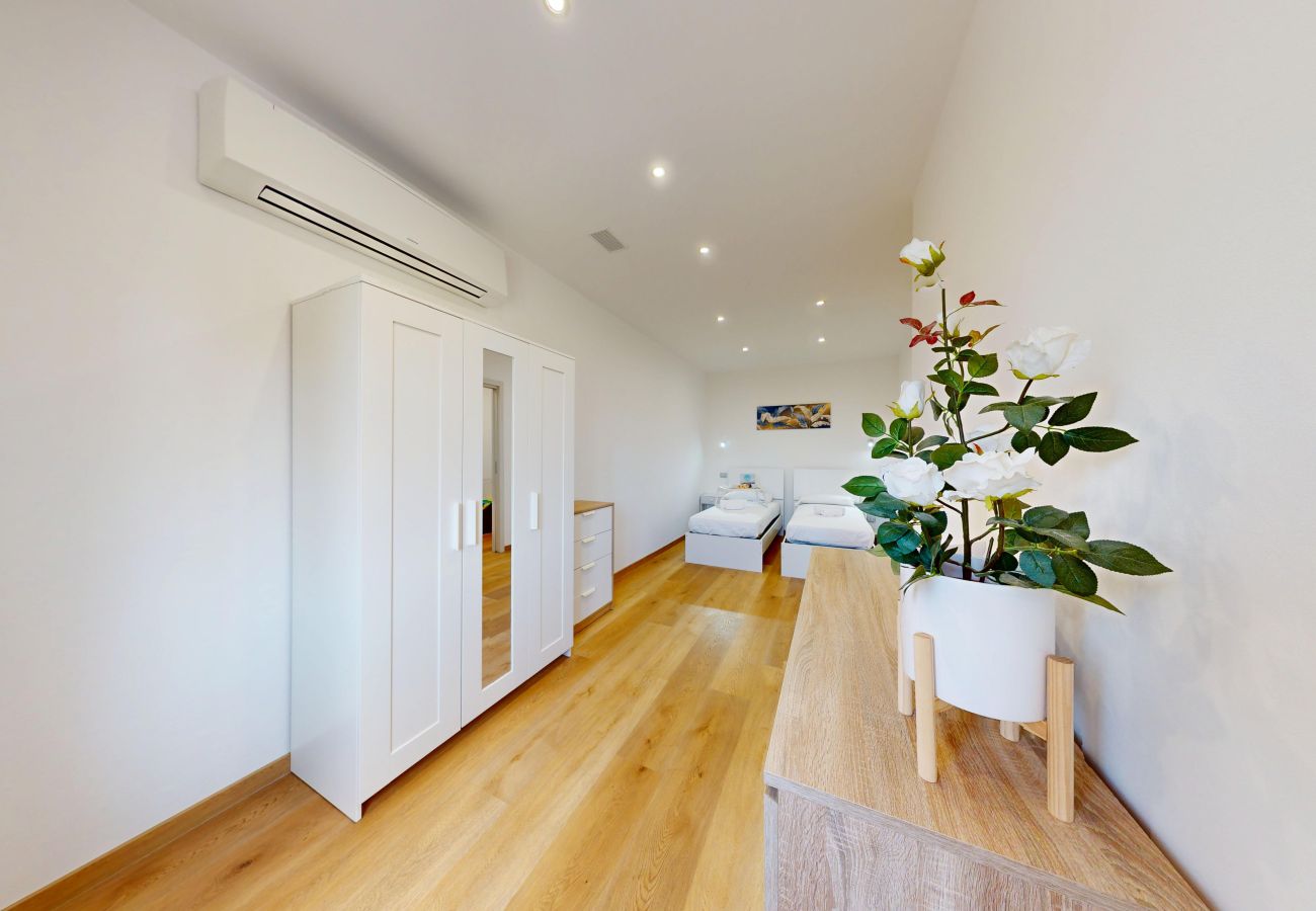 Apartment in Puegnago sul Garda - Garda Hub Retreat by Booking Garda Lake