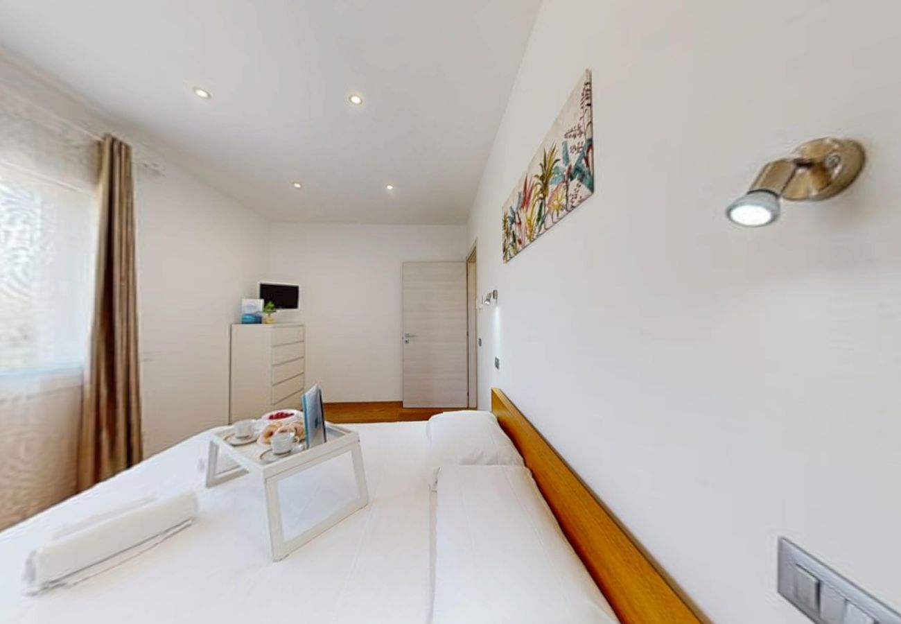 Apartment in Puegnago sul Garda - Garda Hub Retreat by Booking Garda Lake