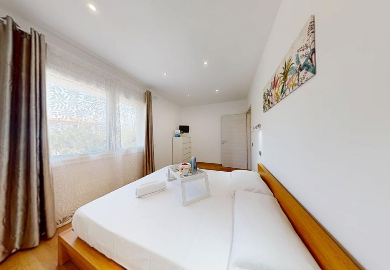Apartment in Puegnago sul Garda - Garda Hub Retreat by Booking Garda Lake