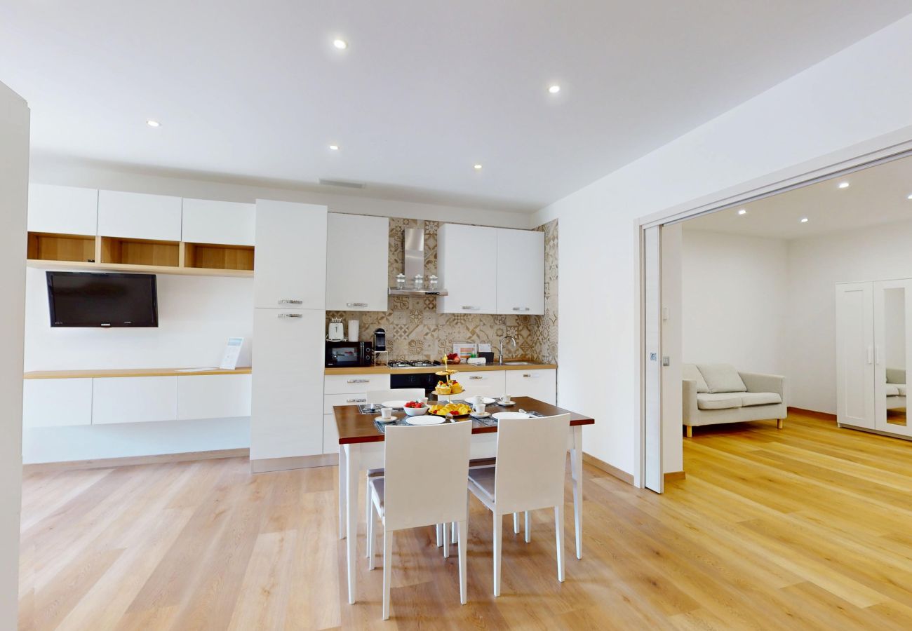 Apartment in Puegnago sul Garda - Garda Hub Suite by Booking Garda Lake