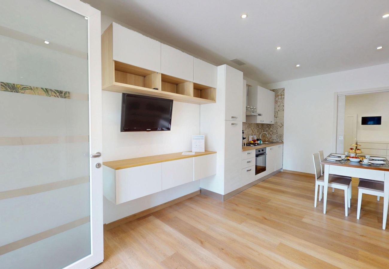 Apartment in Puegnago sul Garda - Garda Hub Suite by Booking Garda Lake
