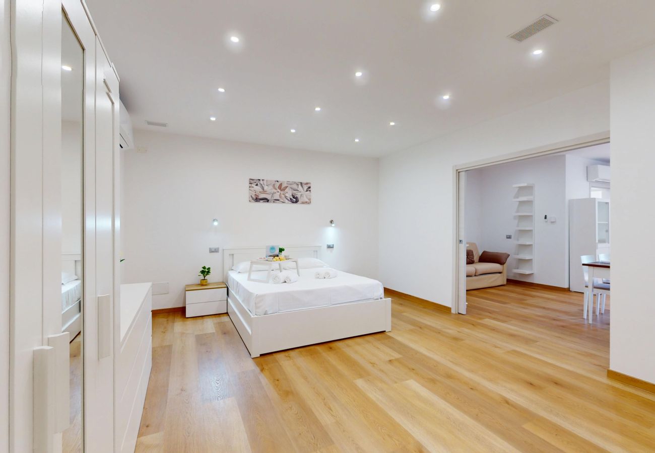 Apartment in Puegnago sul Garda - Garda Hub Suite by Booking Garda Lake