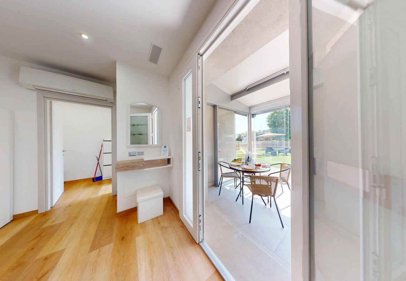 Apartment in Puegnago sul Garda - Garda Hub Suite by Booking Garda Lake