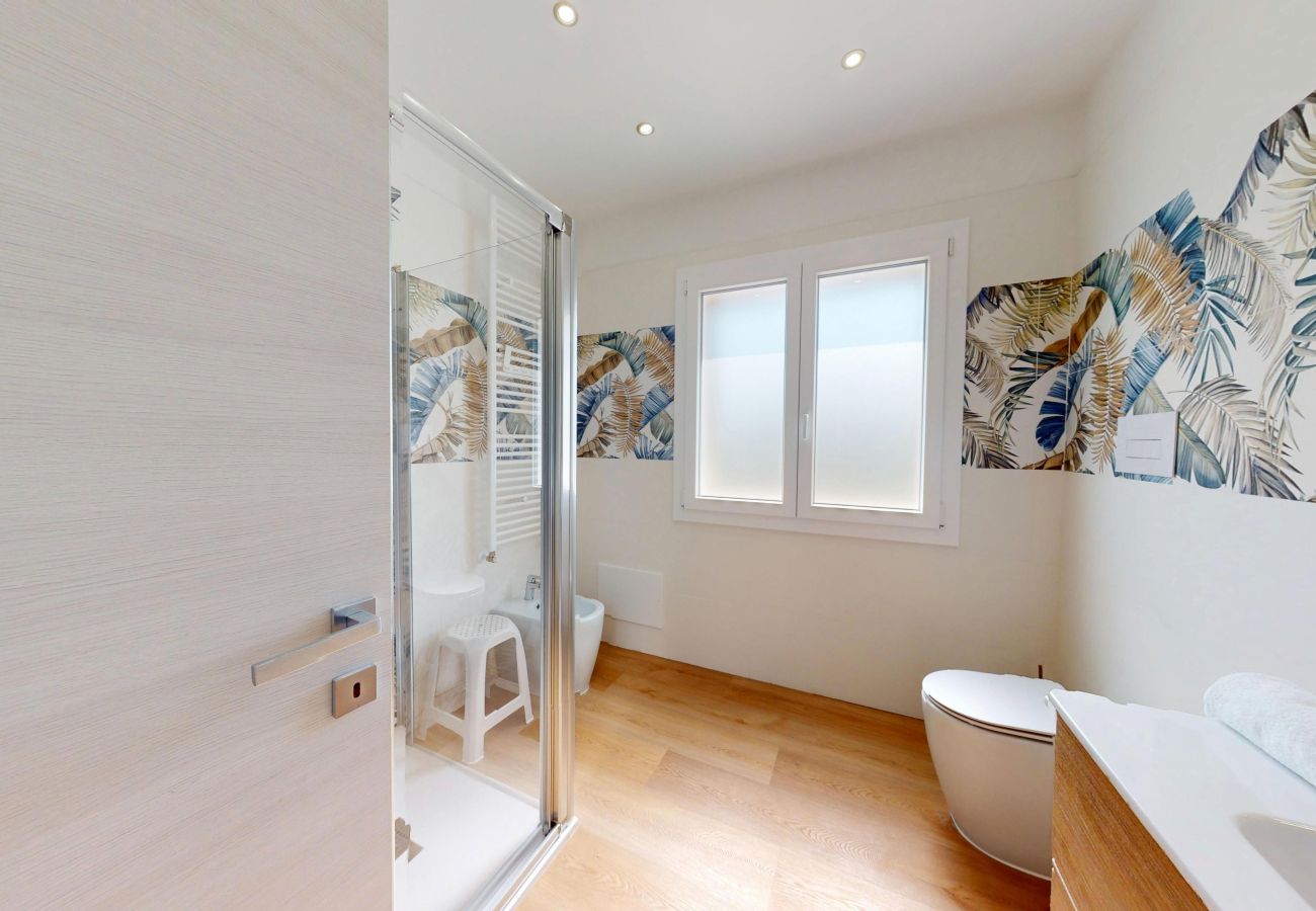Apartment in Puegnago sul Garda - Garda Hub Suite by Booking Garda Lake