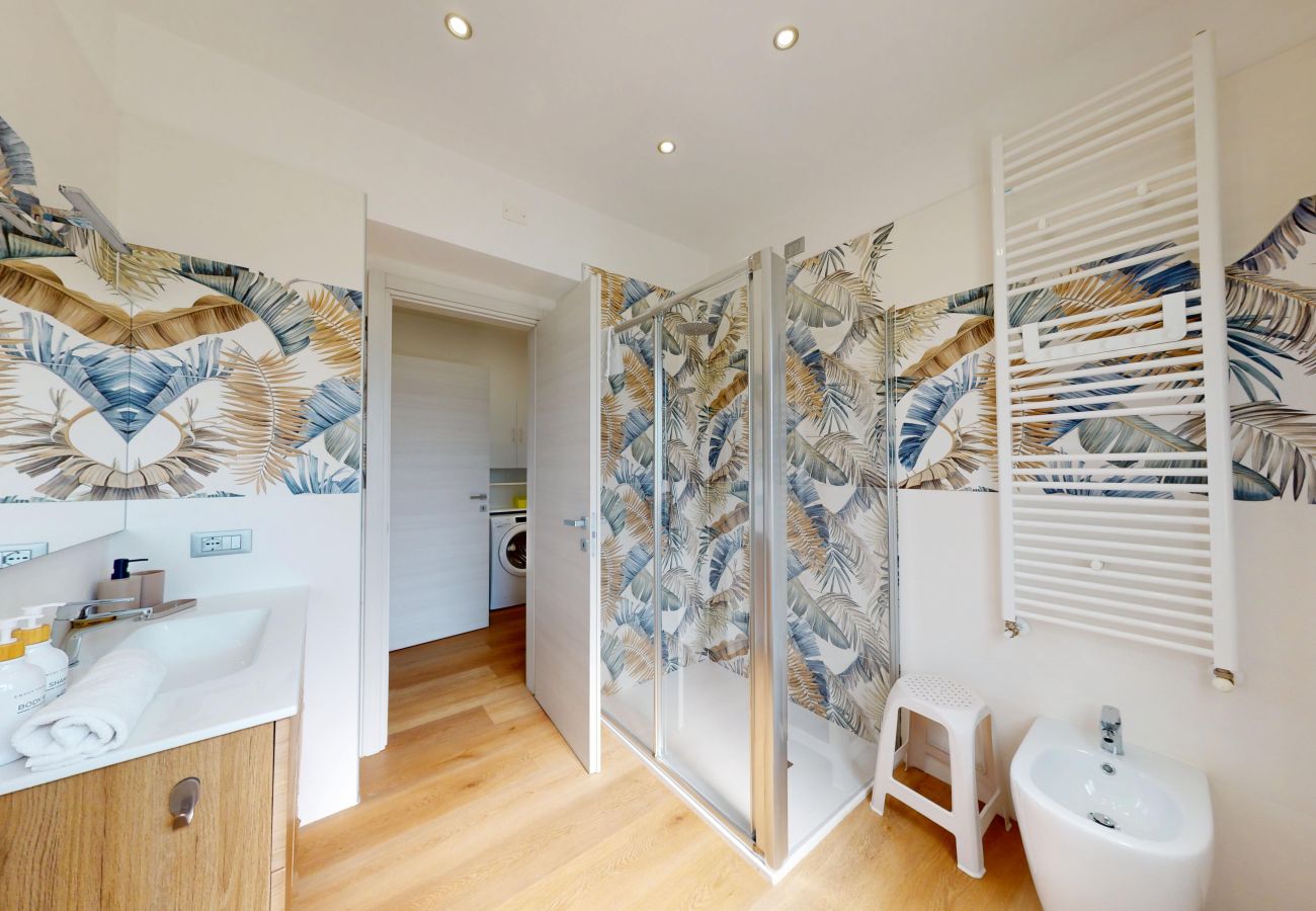 Apartment in Puegnago sul Garda - Garda Hub Suite by Booking Garda Lake