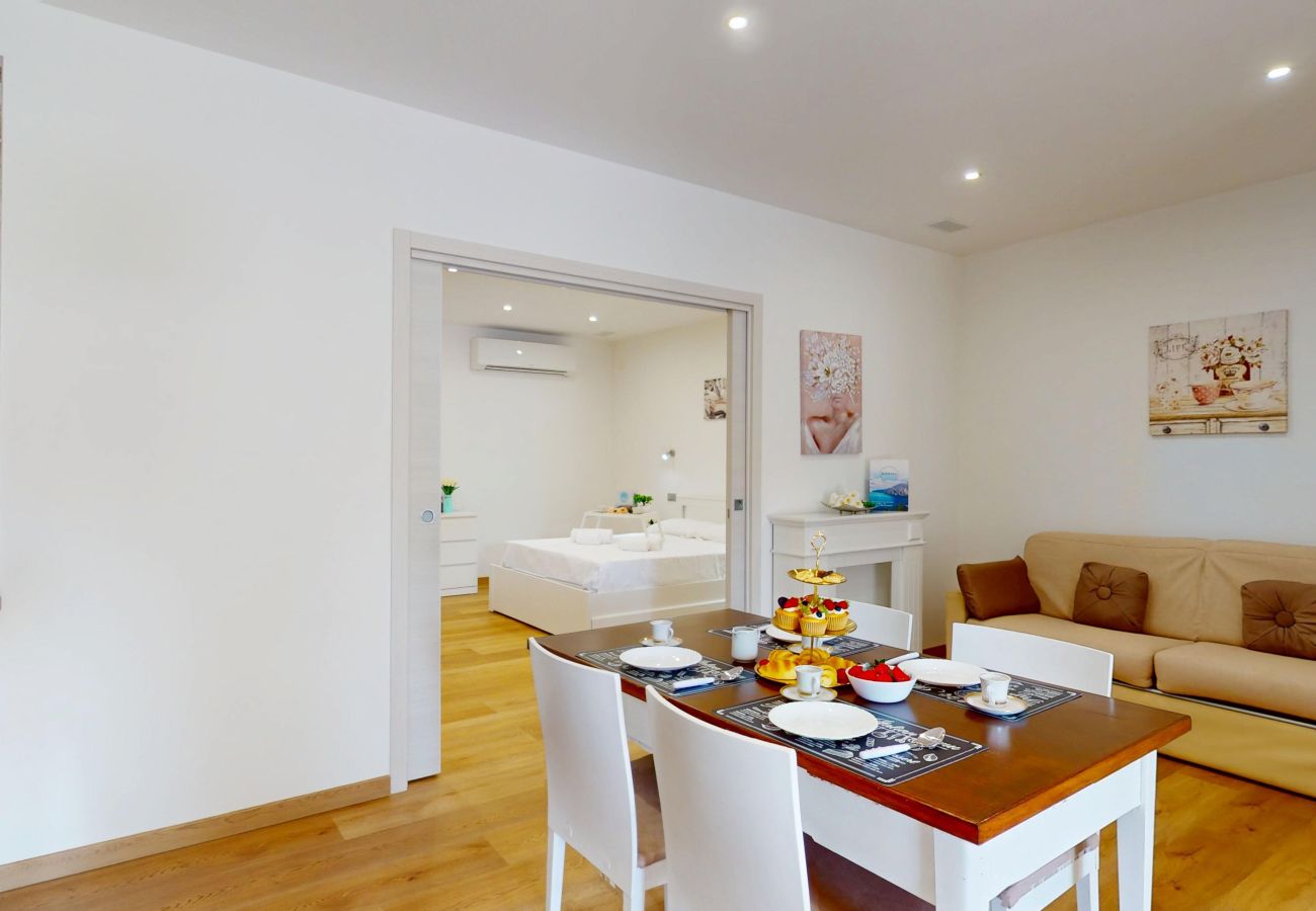 Apartment in Puegnago sul Garda - Garda Hub Suite by Booking Garda Lake
