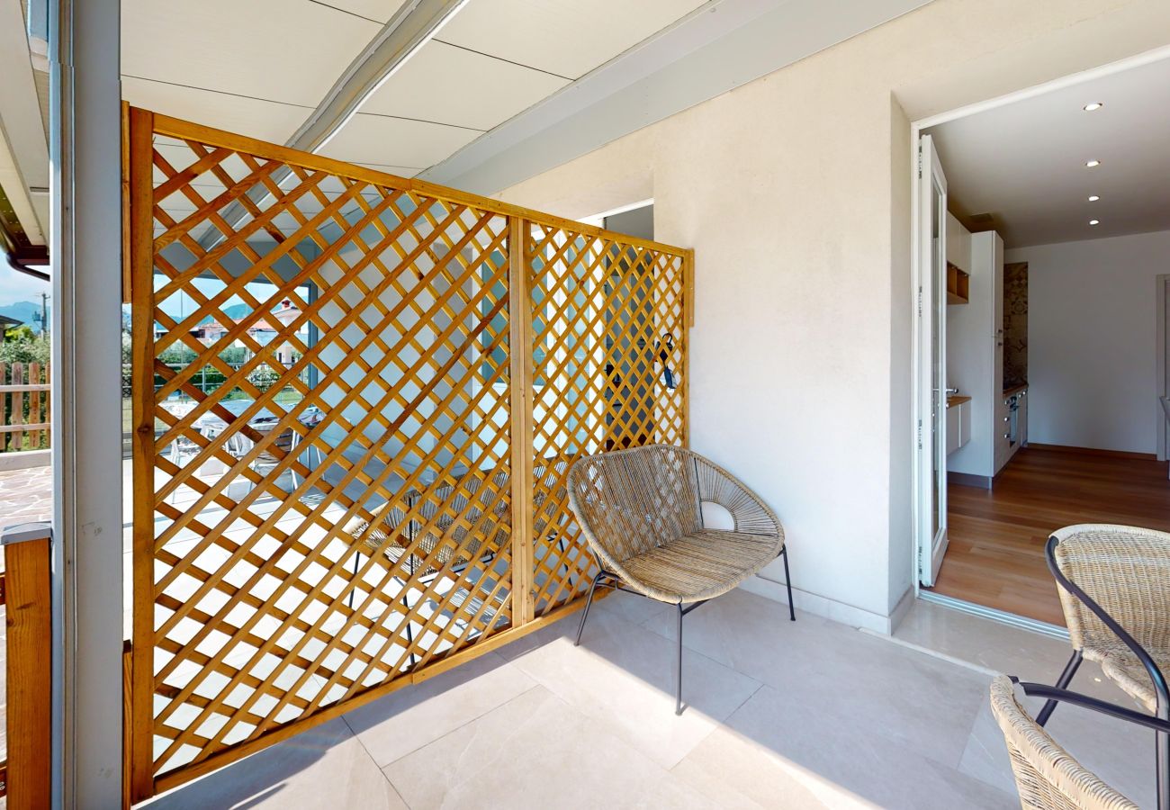 Apartment in Puegnago sul Garda - Garda Hub Suite by Booking Garda Lake