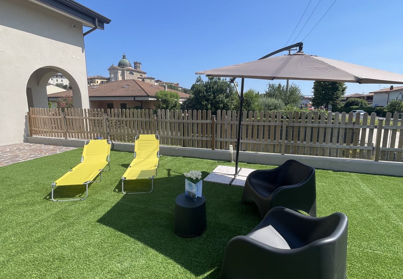 Apartment in Puegnago sul Garda - Garda Hub Suite by Booking Garda Lake
