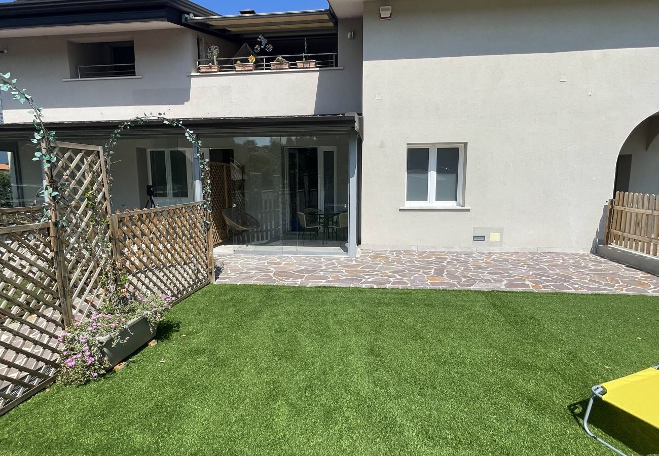 Apartment in Puegnago sul Garda - Garda Hub Suite by Booking Garda Lake