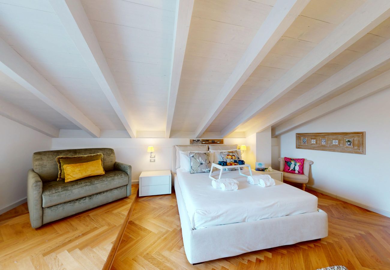 Apartment in Sirmione - Sirmio Dream View Suite by Bookinggardalake