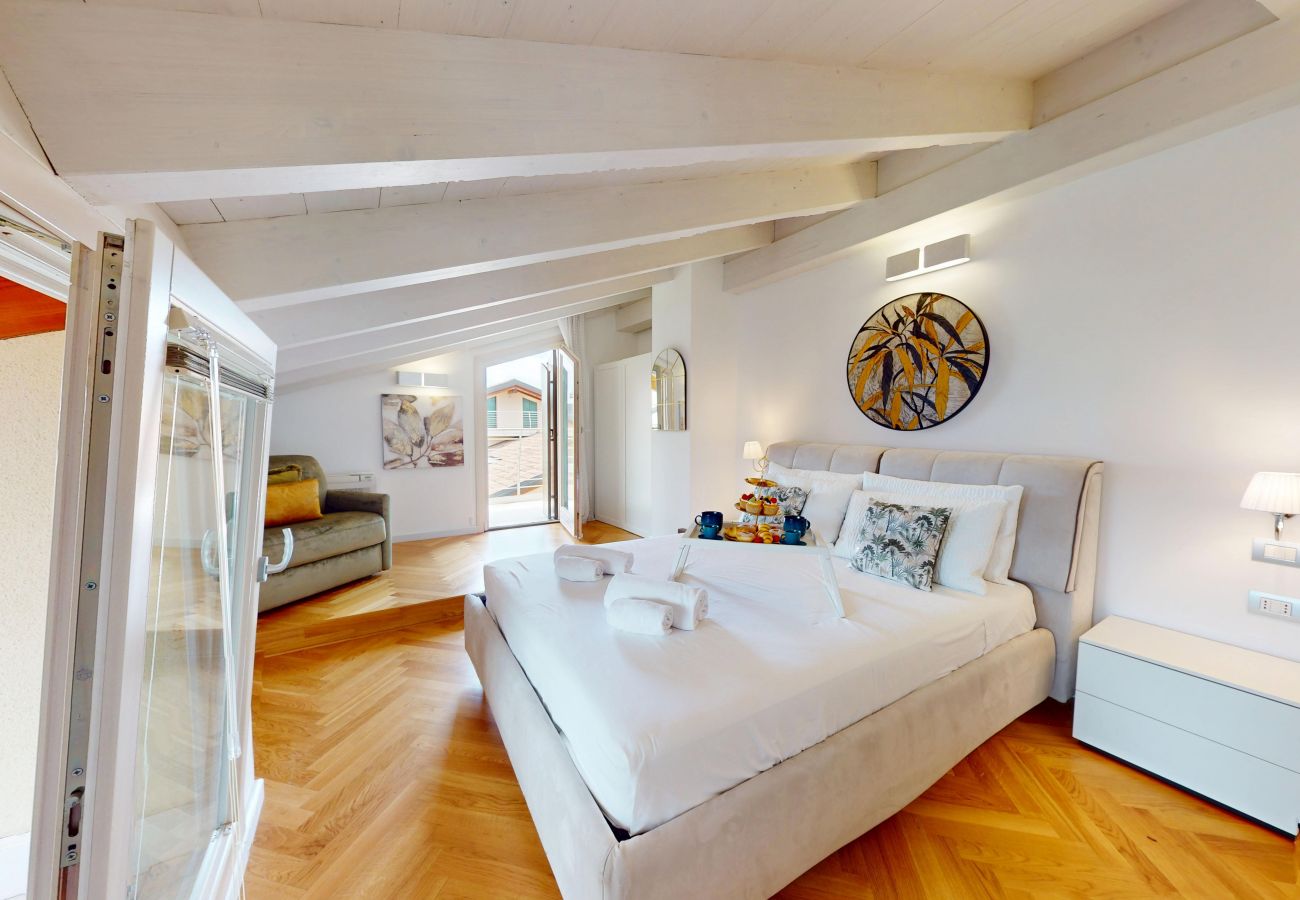Apartment in Sirmione - Sirmio Dream View Suite by Bookinggardalake