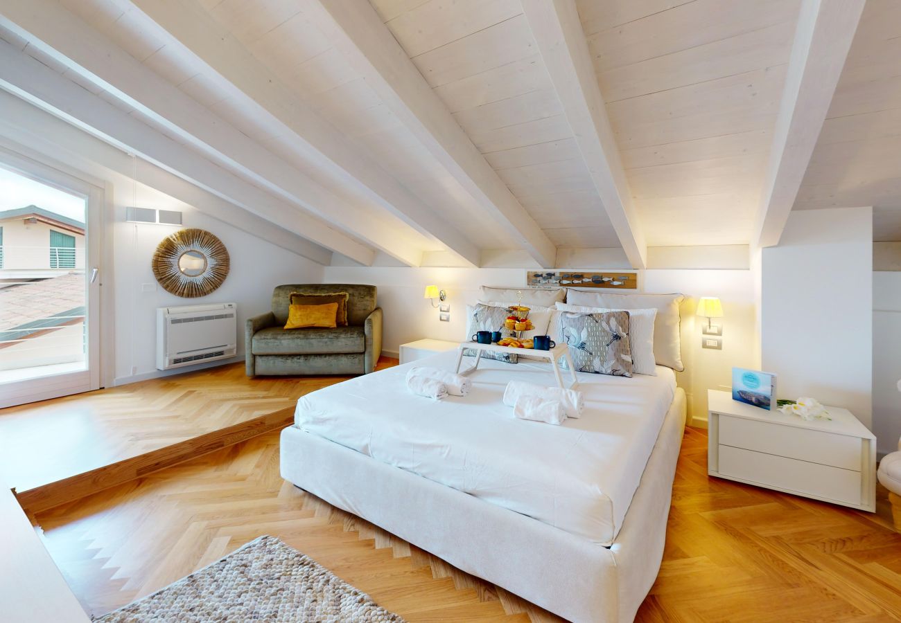 Apartment in Sirmione - Sirmio Dream View Suite by Bookinggardalake