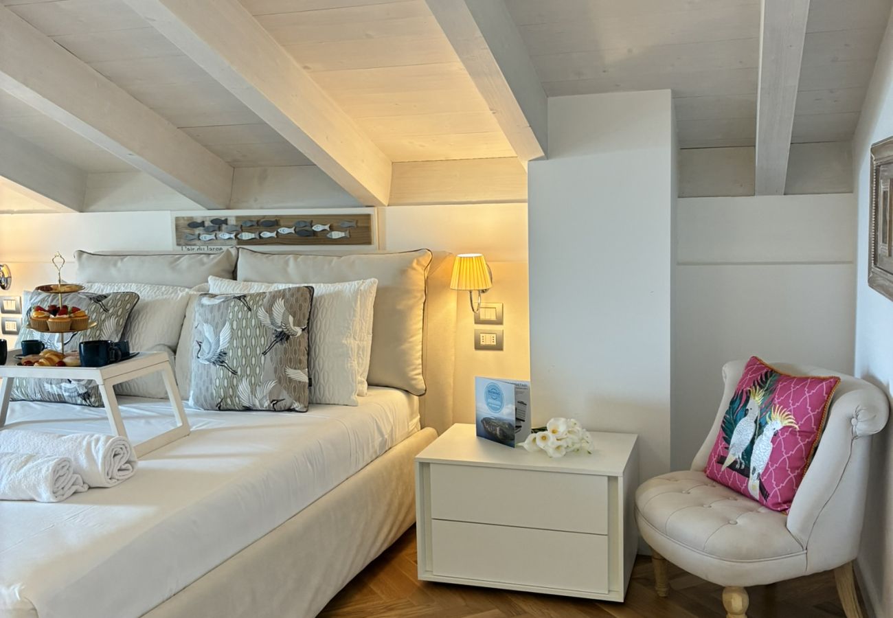 Apartment in Sirmione - Sirmio Dream View Suite by Bookinggardalake