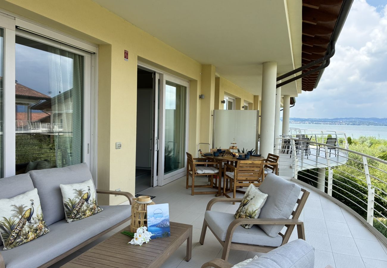 Apartment in Sirmione - Sirmio Dream View Suite by Bookinggardalake